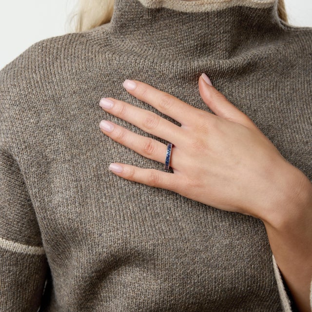 1930s 1930s Art Deco 5.50 Carat Total Weight Sapphire Platinum Eternity Band, Size 5.5 For Sale - Image 5 of 6