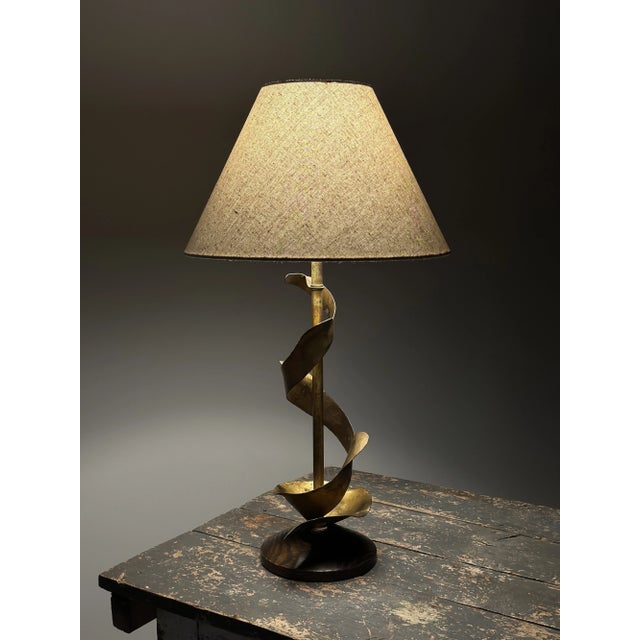 Vintage Spiraling Gilt Metal Table Lamp With Oak Base Attributed to Yasha Heifetz, Circa 1950s For Sale - Image 14 of 14