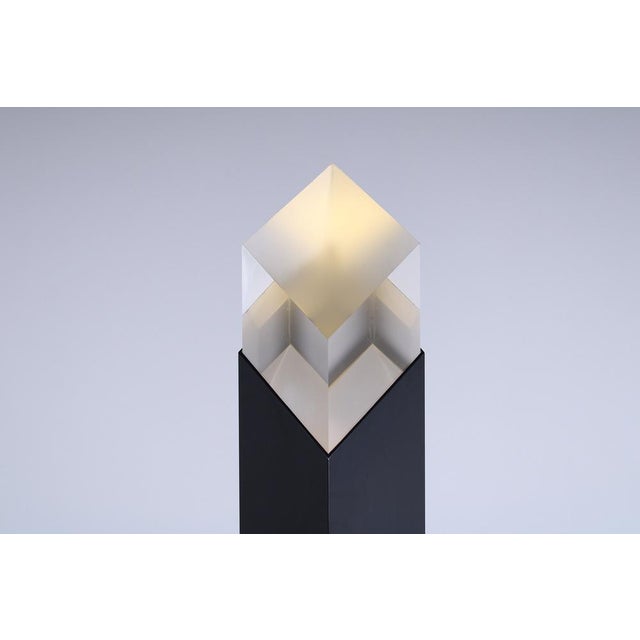 1980s Postmodern Black Metal Lucara 2 Prisma Table Lamp from Casandro, 1980s For Sale - Image 5 of 18