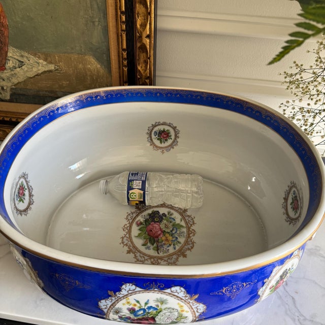 Chinoiserie Late 20th Century Sèvres-Style Cobalt Blue & Gold Gilt Porcelain Footbath Centerpiece For Sale - Image 3 of 18