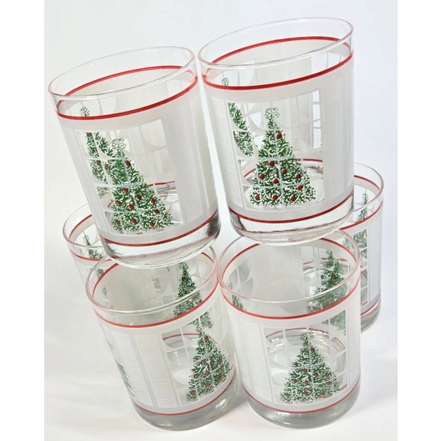 This gorgeous scene is one we all know and love - coming home to a welcoming Christmas tree, giant flakes of snow falling...