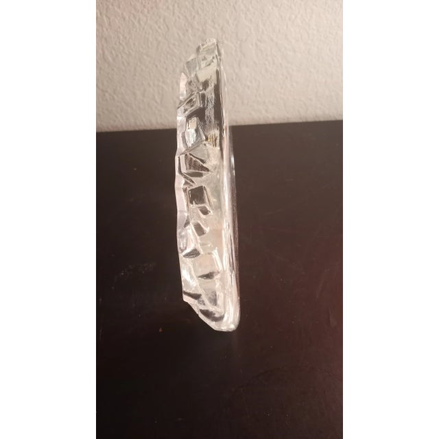 Contemporary 1980s Clear Glass Plaque With Etched Butterflies For Sale - Image 3 of 5