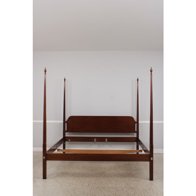 Age: Approx: 30 Years Old Details: Tapering Pencil Posts Quality Construction Traditional Style Bolted Rail Construction...