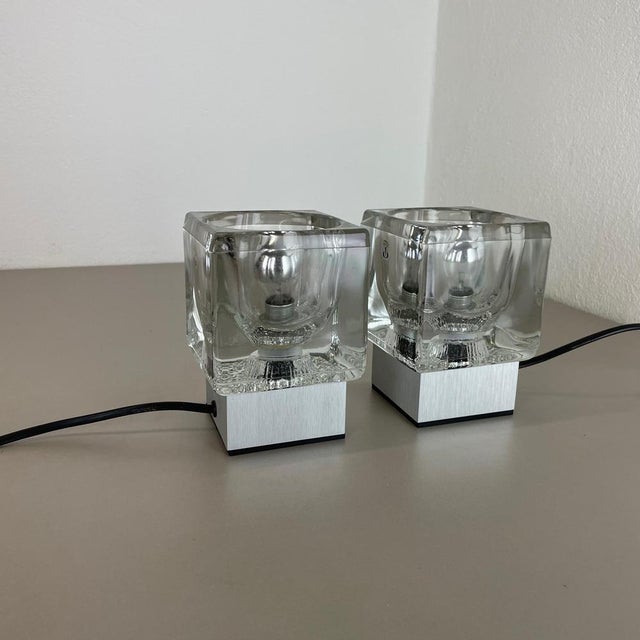 Ice Cube Glass Table Lights attributed to Peill & Putzler, Germany, 1970s, Set of 2 For Sale - Image 4 of 17