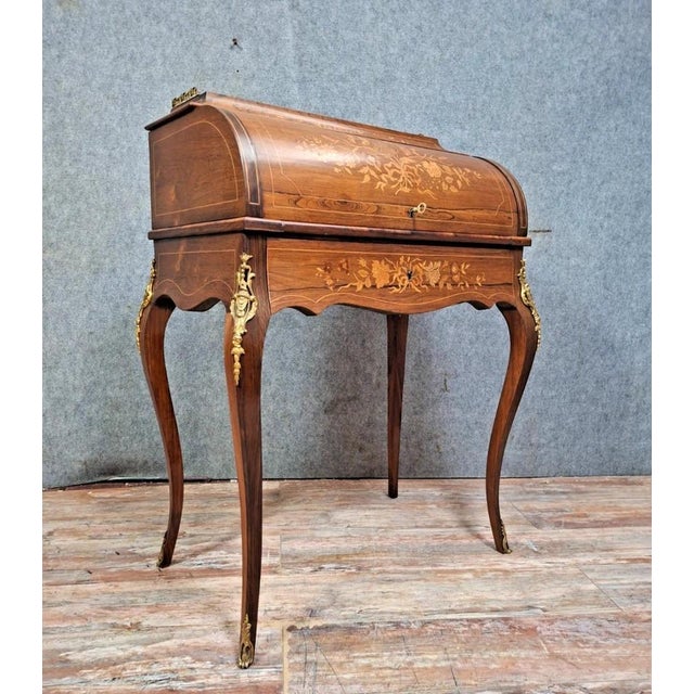 Louis XV Cylinder Desk in Marquetry and Gilt Bronze For Sale - Image 6 of 10