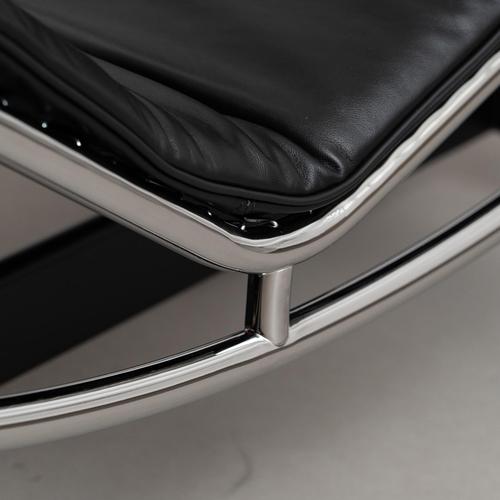 4 Chaise Longue by Le Corbusier for Cassina For Sale - Image 11 of 17