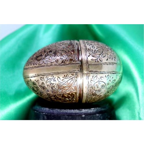 Silver Silver Egg with Engraved Floral Motifs For Sale - Image 8 of 10