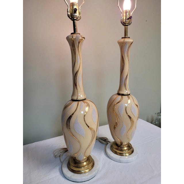 Glass 1950s Pair of Hollywood Regency Lamps For Sale - Image 7 of 11