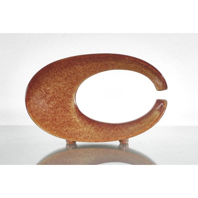 Special mottled ceramic vase in shades of beige and brown, shaped like the letter C, by Roberto Rigon for Bertoncello...