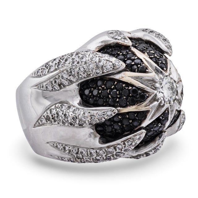 1980s Vintage 1.70 Carat Black and White Diamond 18k White Gold Cocktail Ring, Size 6.5 For Sale - Image 5 of 6
