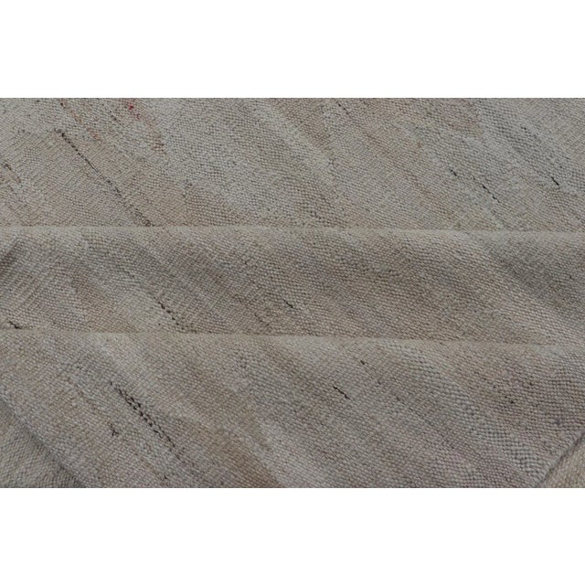 2020s Large Modern Kilim in Neutral Cream With Free Flowing Design For Sale In Atlanta - Image 6 of 13