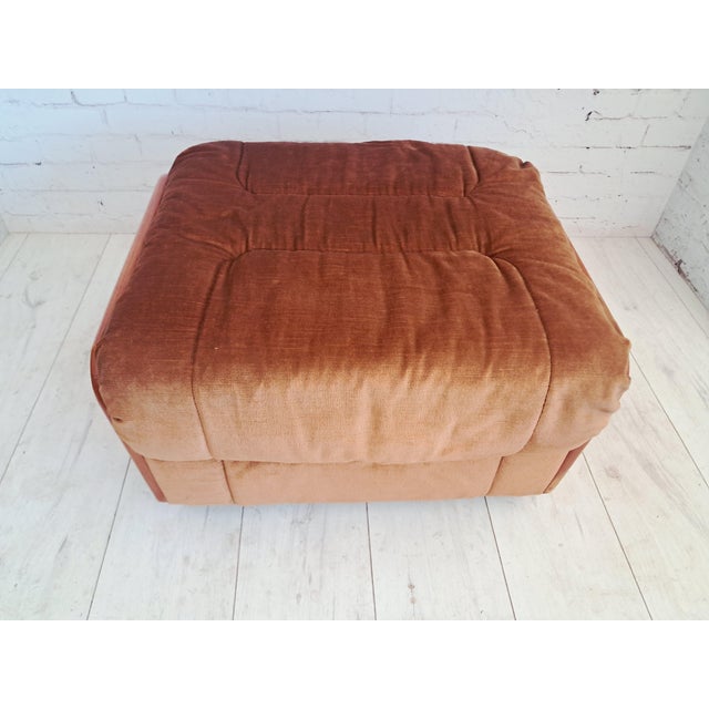 Tan Mid-Century Saddle Ottoman in Teak and Caramel Velour on Castors from G-Plan, 1980s For Sale - Image 8 of 14