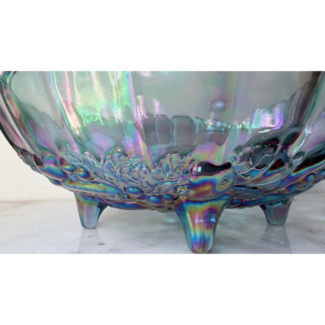 Add a magnificent touch of retro glamour to your table with this vintage centerpiece fruit bowl by the Indiana Glass...