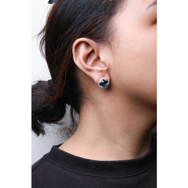 You will flip for these studs cast in genuine 18k white gold in a luck-bringing clover motif. The 11x11mm clover-cut...