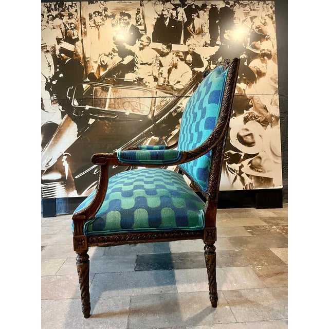 Late 19th Century Carved Antique French Settee in Modern Clarence House Linen For Sale - Image 13 of 14