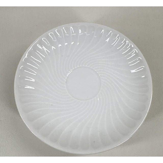 Vintage Vista Alegre Portugal "Sagres" White Swirl Gravy Boat & Saucer Set - 8 Pieces For Sale In Portland, OR - Image 6 of 7