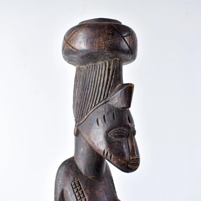 African Early 20th Century Senufo Maternity Figure on Stool Côte d'Ivoire For Sale - Image 3 of 15
