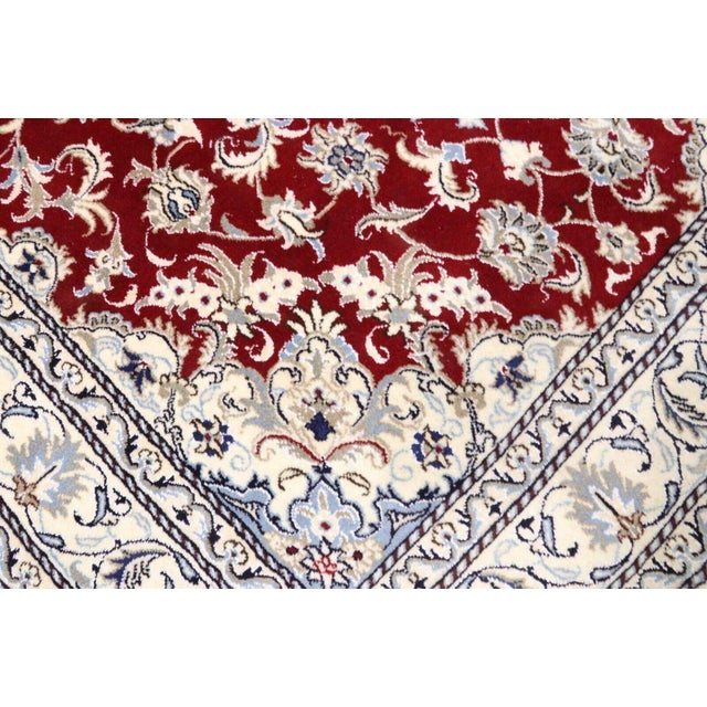 Middle Eastern Hand-Knotted Rug in Wool For Sale - Image 6 of 10