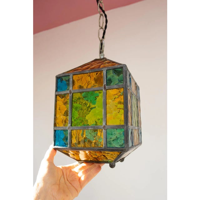 For one bulb type E27. height with chain: 78 cm. The glass pieces are perfect. Up to 250V (Europe/UK Standard).The wiring...