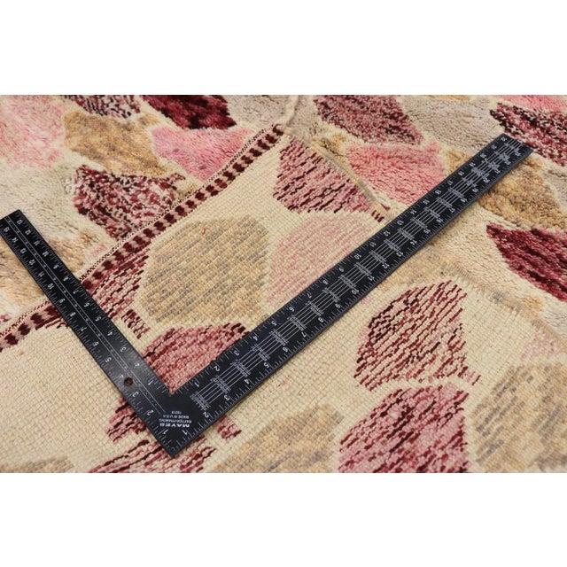 Early 21st Century Scalloped Beni Mrirt Moroccan Rug - 10'00 X 13'01 For Sale - Image 5 of 9