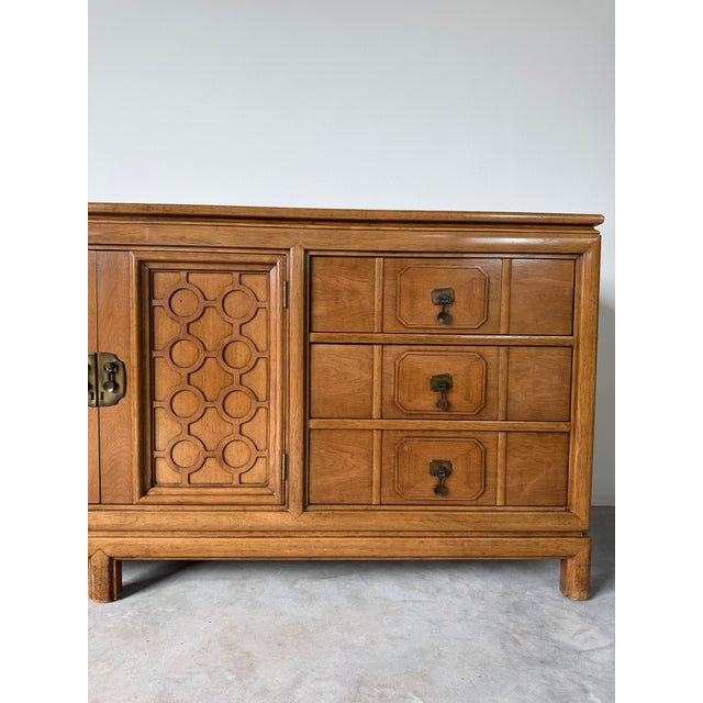 Mid Century Thomasville Tamerlane 9-Drawer Dresser For Sale In Miami - Image 6 of 18