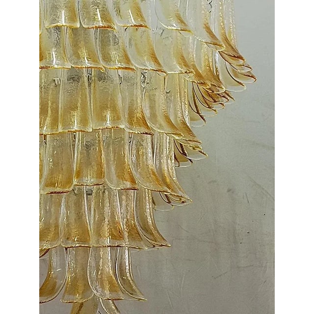 Extraordinary light ambra / transparent color for this Murano chandelier, a light ambra color with a unique transparency....