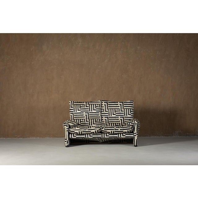 Textile Vintage Maralunga Two-Seater Sofa in Myth Velvet by Vico Magistretti for Cassina, 1970 For Sale - Image 7 of 12