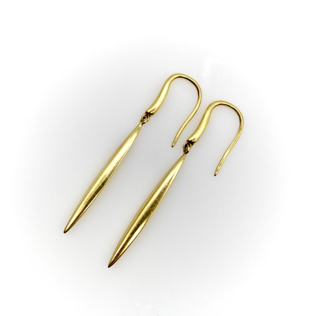 1990s Vintage 18k Gold Tiffany & Co. Feather Drop Earrings, Pair For Sale - Image 5 of 9