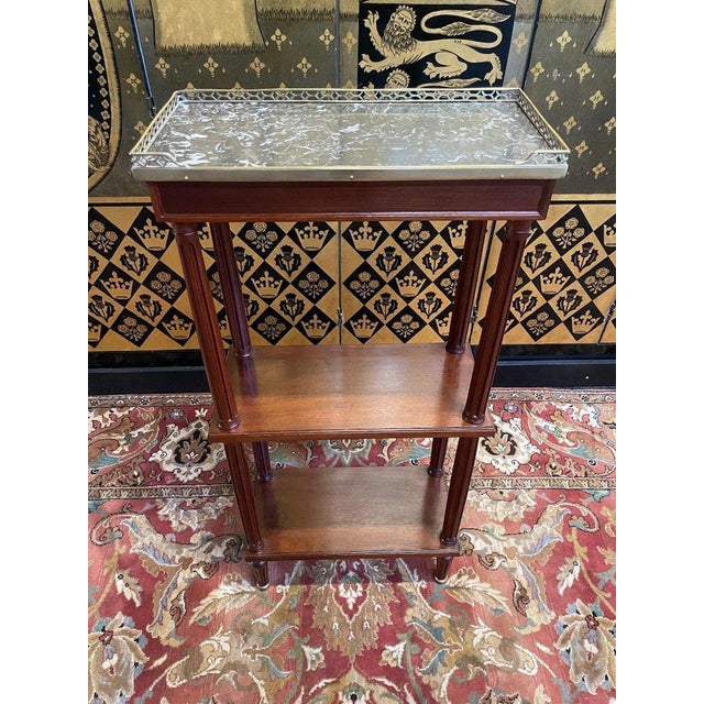 Period: 18th century Style: Louis 16th, Directory Condition: Fully restored in our whorkshop Material: Solid wood Width:...