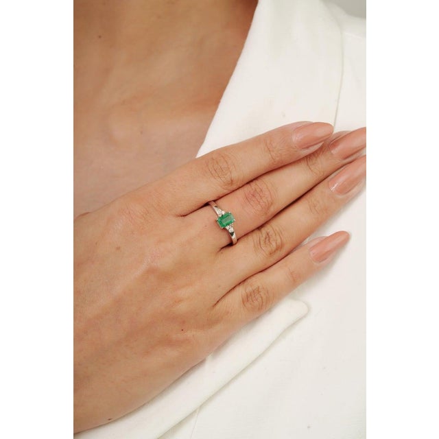 Dainty Natural Emerald & Diamond Prong Ring in 925 Silver - Size 8 For Sale - Image 6 of 11