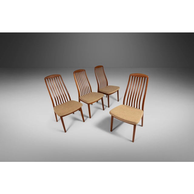 Ergonomic Contoured Dining Chairs by Shou Andersen in Teak Wood and Original Oatmeal Fabric - Set of 4 For Sale - Image 13 of 13
