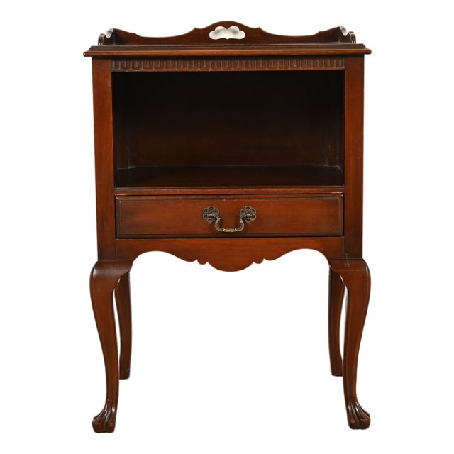 Kindel Furniture Queen Anne or Chippendale Carved Mahogany Nightstand, Circa 1950s For Sale