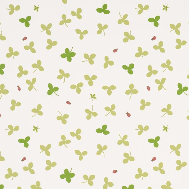 SAMPLE - Schumacher Celia Clover Wallpaper In Ivory For Sale