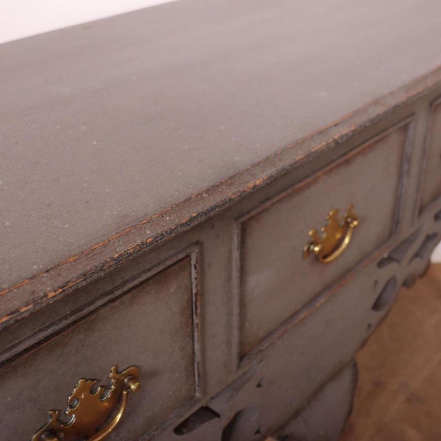 Antique English Cabriole Leg Dresser, 1790 For Sale - Image 11 of 12