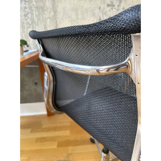 Black Authentic Eames Aluminum Group Ea335 Task Chair For Sale - Image 8 of 11