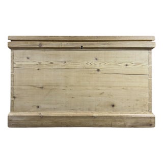 Late 19th Century English Victorian Pine Blanket Chest With Iron Handles For Sale