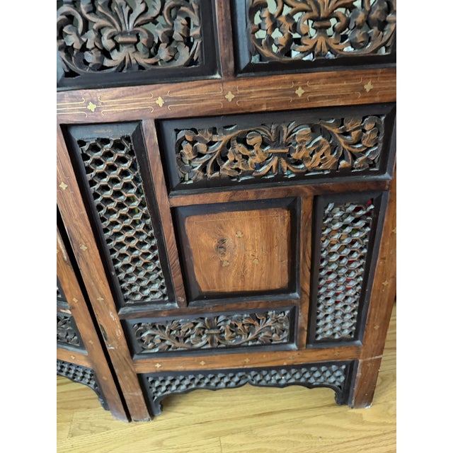 Islamic Vintage Middle Eastern Four-Panel Moorish Hand-Carved Teak Wood Folding Screen, Acquired in Bahrain For Sale - Image 3 of 7