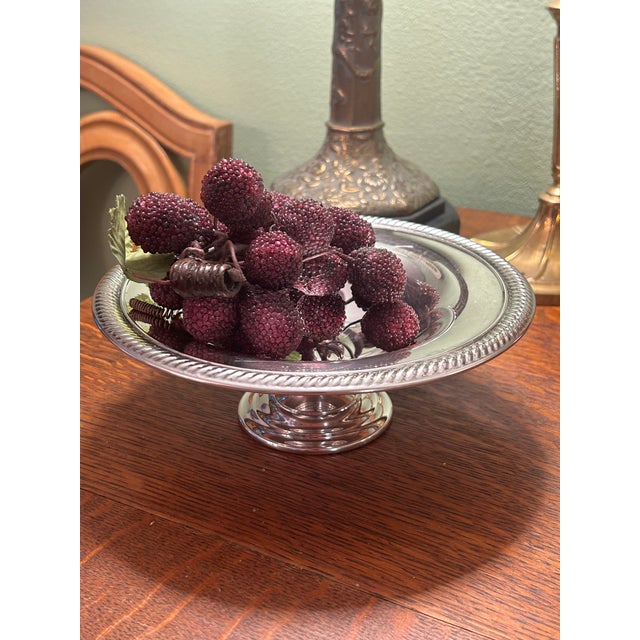 English Vintage Wm Rogers Silver Plate Pedestal Dish With Gadroon Trim For Sale - Image 3 of 10