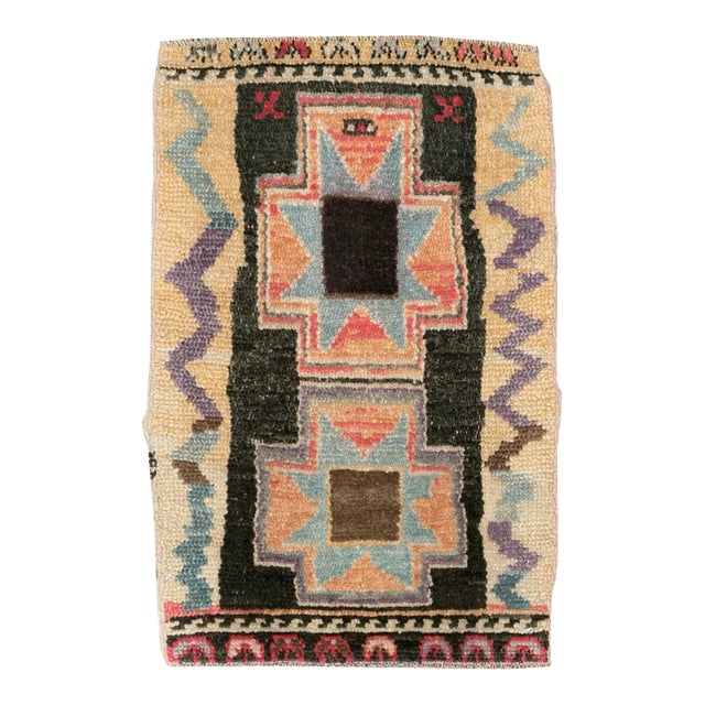 Galerie Shabab Collection Mid-20th Century Handmade Turkish Anatolian Throw Rug For Sale