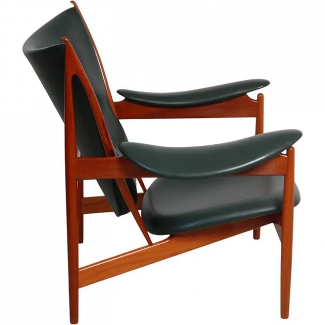 Finn Juhl Chief chair upholstered in olive green leather and with a frame of mahogany produced by Roth Andersen. The chair...