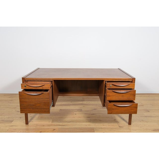 Brown Mid-Century Walnut Desk by Jens Risom for Jens Risom Design, 1960s For Sale - Image 8 of 18