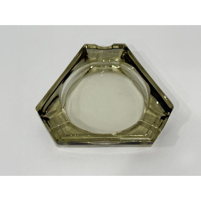 1950s Mid Century Party Ashtray Set 4 Gray Smoky Glass Trays W/ Metal Carrying Stand Stacking MCM For Sale - Image 5 of 6