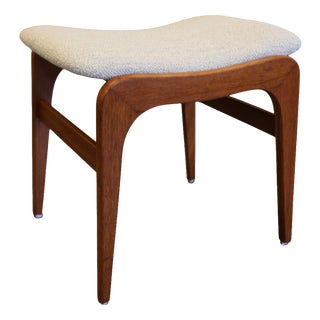 Teak Ottoman in Linen-Colored Bouclé Upholstery, 1960s For Sale