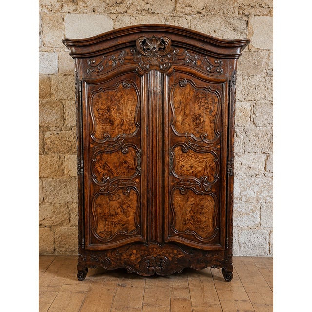 Antique Louis XV Wedding Armoire in Walnut and Burr Wood, 1700s For Sale - Image 4 of 4