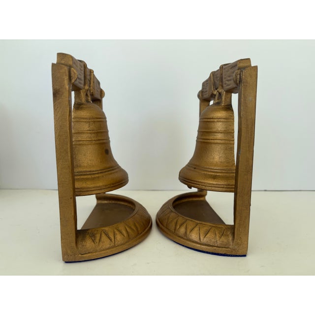 Vintage Cast-Metal Liberty Bell Bookends – Heavy Cast Metal Pair With Blue Felt Base (Mid-20th Century) For Sale - Image 4 of 6