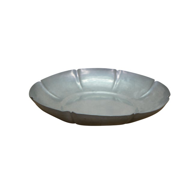 American 1941 Petersham Handicraft Helen Coolidge Scalloped Pewter Serving Bowl 11" For Sale - Image 3 of 9