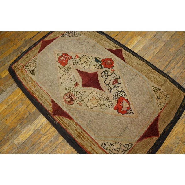 American 1890s Medallion Roses Beige Ground Folk Art Antique Amercian Hooked Small Rug For Sale - Image 3 of 9