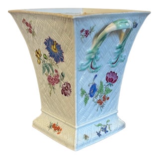 Antique 18th Century Chinese Export Porcelain Bulb Pot or Cachepot Vase in Famille Rose Glaze Circa 1790 For Sale