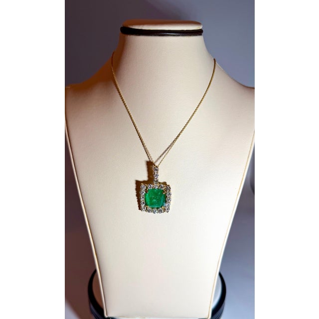 17.5 Ct Sugar Loaf Cabochon Colombian Emerald & 5.7 Ct Diamond Necklace 14KYG For Sale - Image 9 of 18