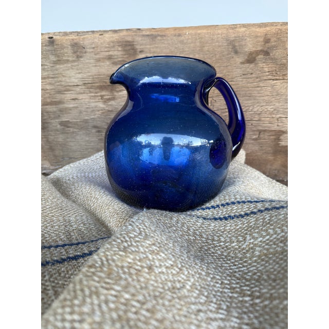 Royal Blue Vintage Spanish Revival Hand-Blown Seeded Cobalt Blue Pinched Dimple Glass Pitcher & Tumbler Set - 8 Pieces For Sale - Image 8 of 8